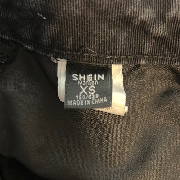 Black and White High Rise Barrel Jeans with Ornate Barbwire Design - Picture 2 of 7